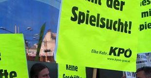 KPÖ-Protest gegen kleines Glücksspiel