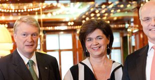 Vorstand Casinos Austria: v.li.n.re.: Mag. Dietmar Hoscher, Mag. Bettina Glatz-Kremsner, Dr. Karl Stoss