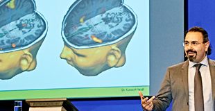 Prim. Dr. Kurosch Yazdi erforscht unterschiedliches Spielverhalten; Bild: © Casinos Austria/Peter Svec