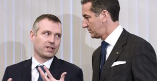 Novomatic Vorstands-Vorsitzender Mag. Harald Neumann und Pavel Horak, Vorstandsmitglied der Sazka Group. © APA/Robert Jäger