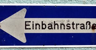 Mit einer "Garantie" ausgestattet, glaubt sich der Lokalbesitzer in "Sicherheit". (C) Spieler-Info.at