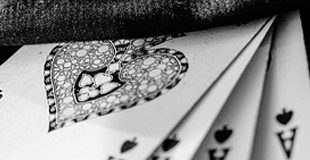 Viele der naiven Helfer/Strohmänner, welchen schnelles Geld ohne Risiko versprochen wurde, stehen nunmehr mit leeren Taschen und ohne Anwaltshilfe pudelnackt vor den strafenden Behörden. © Spieler-Info